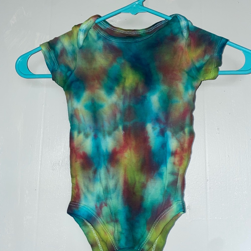 Tye dye onesie sz 12 mo